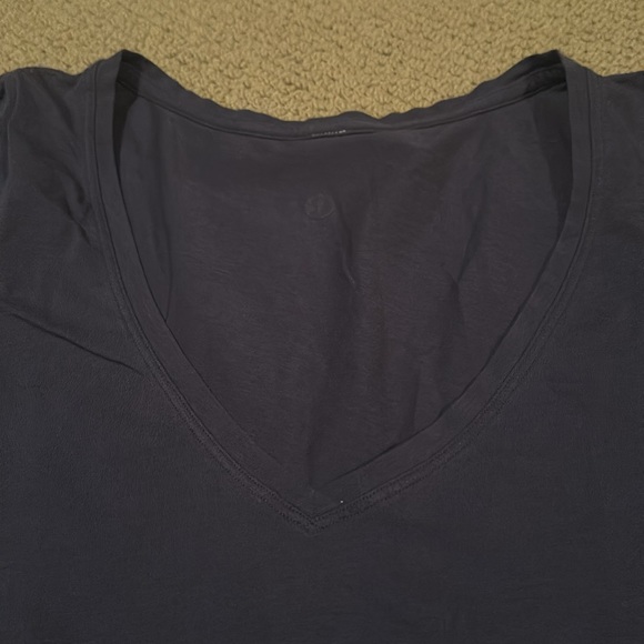 Lululemon loose fit vneck top - Picture 2 of 4